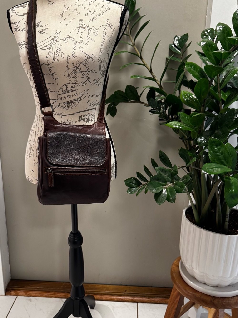Jack Georges Voyager Floral Embossed Leather Crossbody Bag Brown Buffalo Leather - Picture 2 of 7